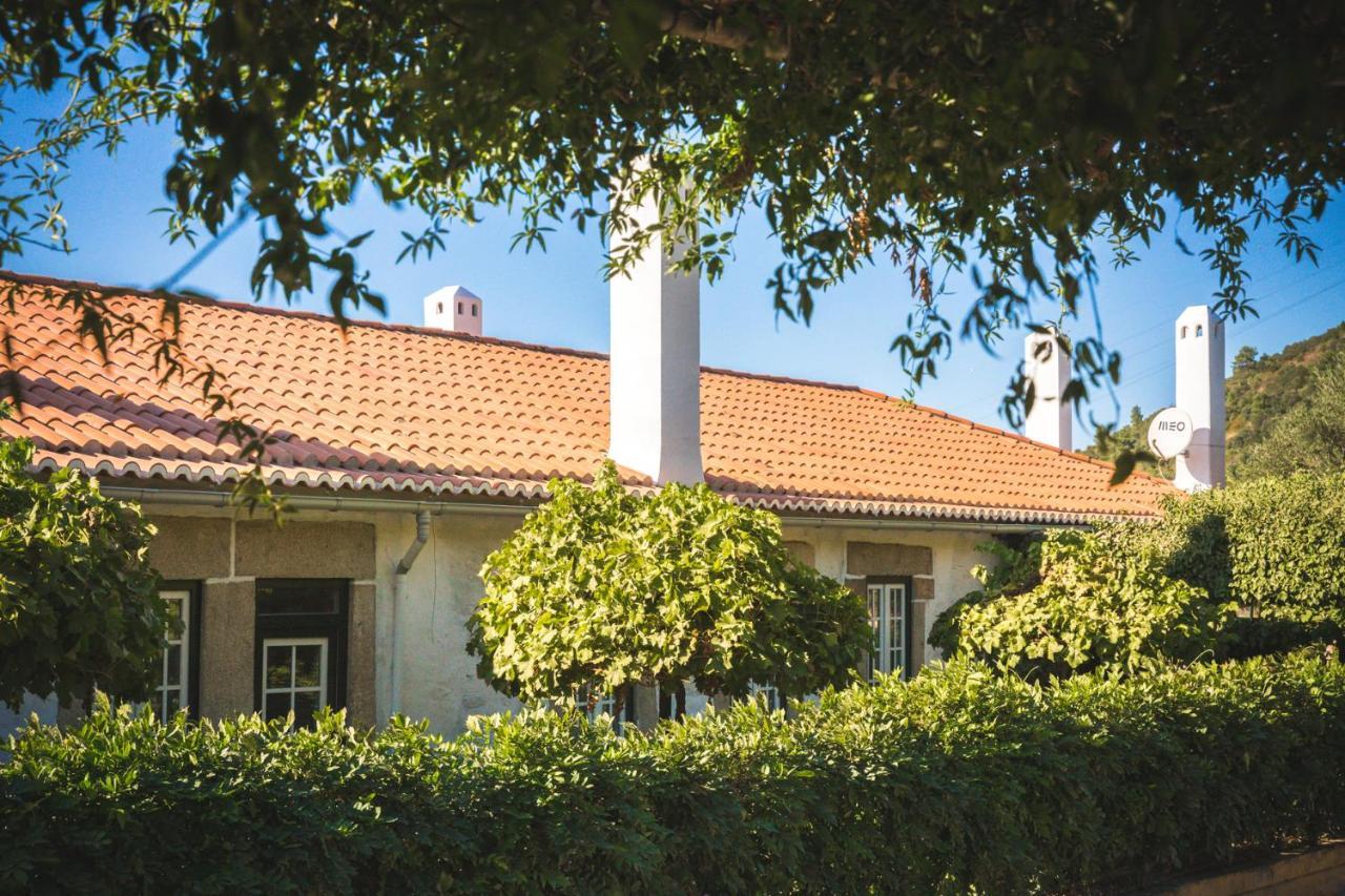 Gasthaus Quinta Do Valdalagea Peso da Régua Exterior foto