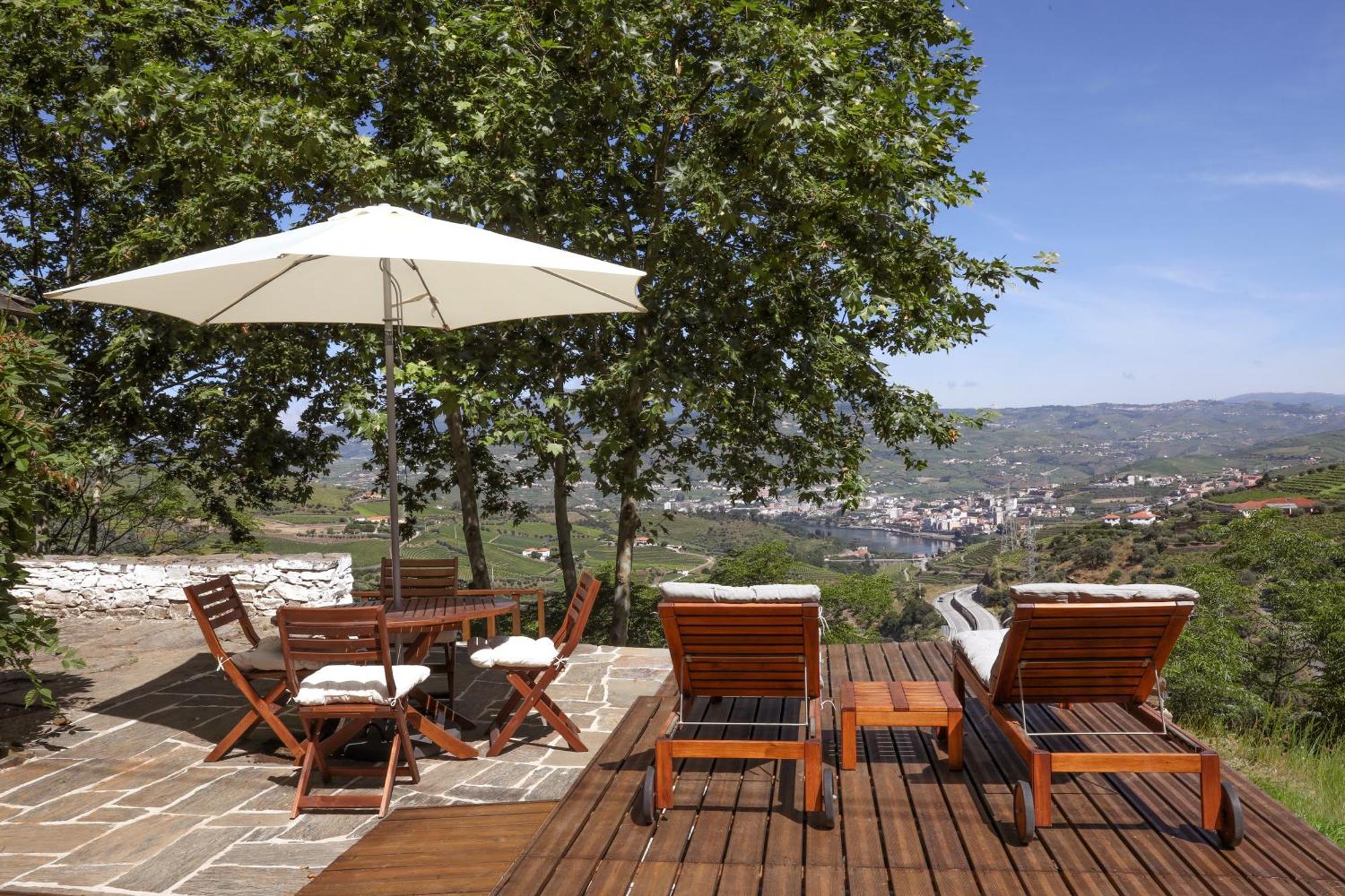 Gasthaus Quinta Do Valdalagea Peso da Régua Exterior foto