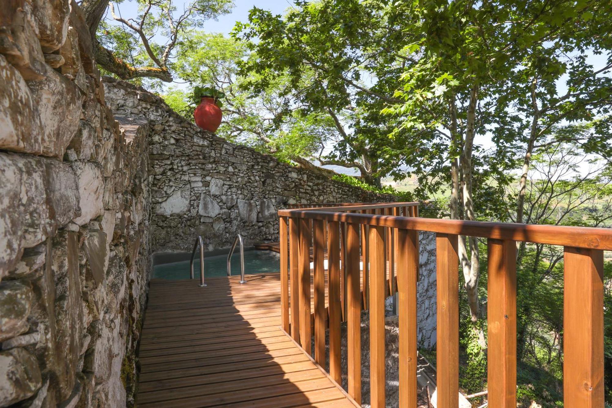 Gasthaus Quinta Do Valdalagea Peso da Régua Exterior foto