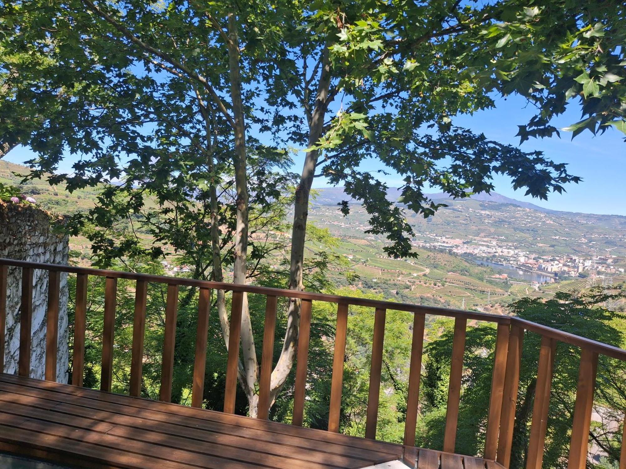 Gasthaus Quinta Do Valdalagea Peso da Régua Exterior foto