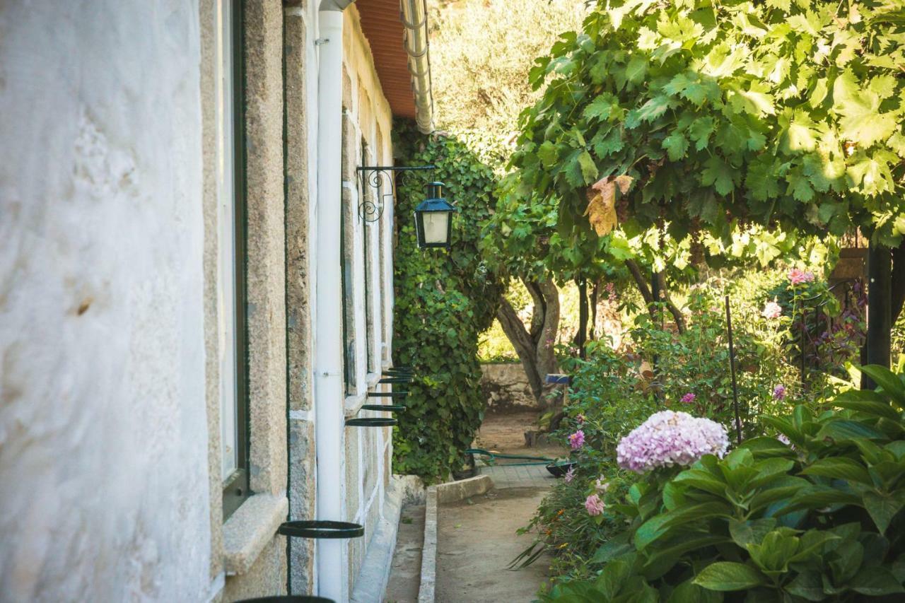 Gasthaus Quinta Do Valdalagea Peso da Régua Exterior foto