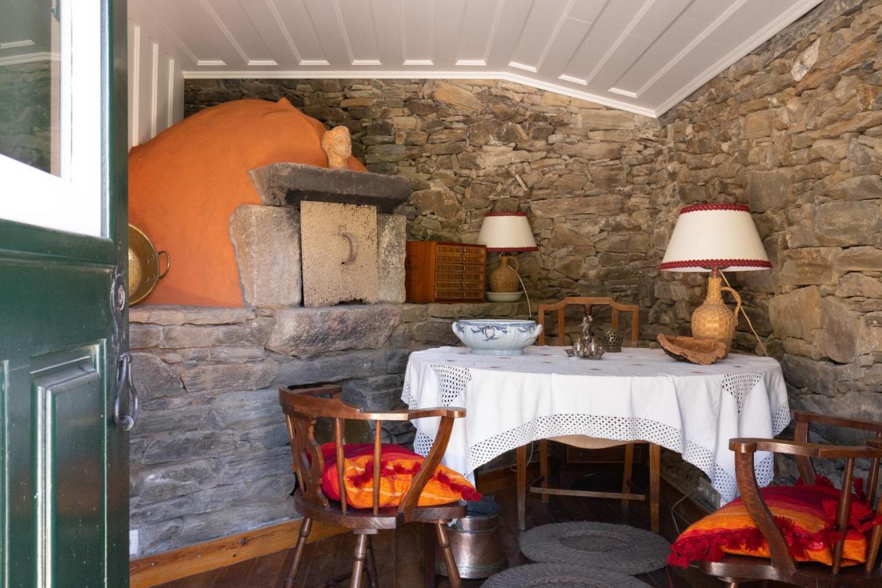 Gasthaus Quinta Do Valdalagea Peso da Régua Exterior foto